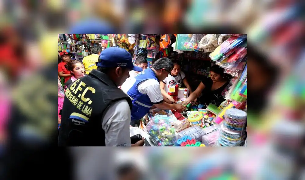 MML decomisa utiles escolares sin registro sanitario en Mesa Redonda