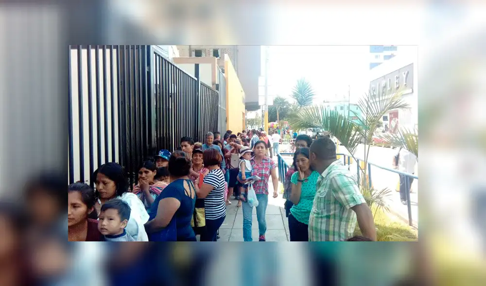 Hospital del Niño: padres se amanecen para conseguir citas [VIDEO]