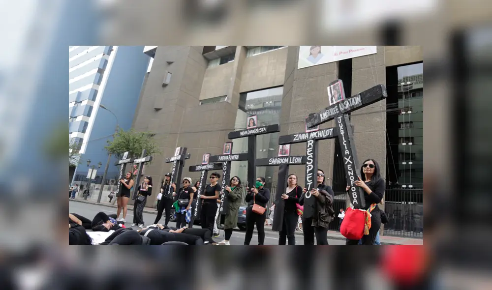 Colectivo "Familias unidas por justicia: ni una asesinada más" realizará plantón frente al Mimp. Foto referencial: La República Colectivo "Familias unidas por justicia: ni una asesinada más" realizará plantón frente al Mimp. Foto referencial: La República