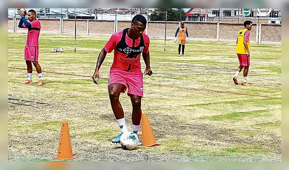 entrena. Johan Arango llega tarde a pretemporada.