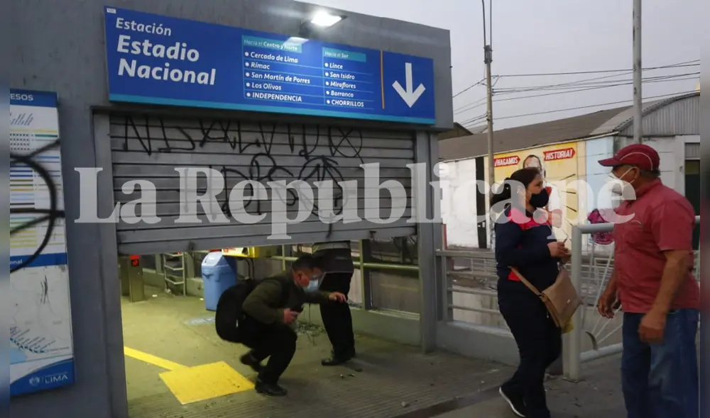 Lunas rotas y pintas en la estación Estadio Nacional del Metropolitano. Foto: Félix Contreras / La República Lunas rotas y pintas en la estación Estadio Nacional del Metropolitano. Foto: Félix Contreras / La República
