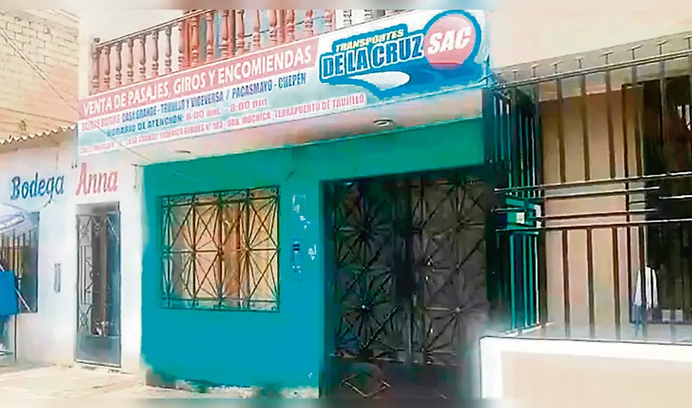 Explosión. La bomba molotov dejó daños materiales en la vivienda del transportista. Explosión. La bomba molotov dejó daños materiales en la vivienda del transportista.