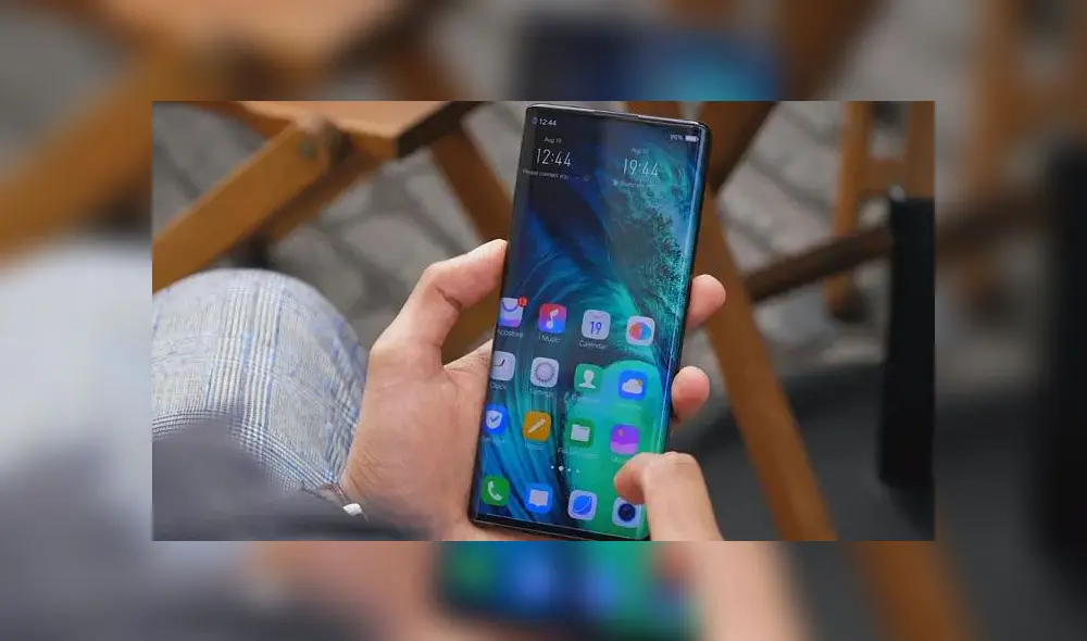 Rival de Huawei y su nuevo móvil con pantalla tipo 'cascada'.