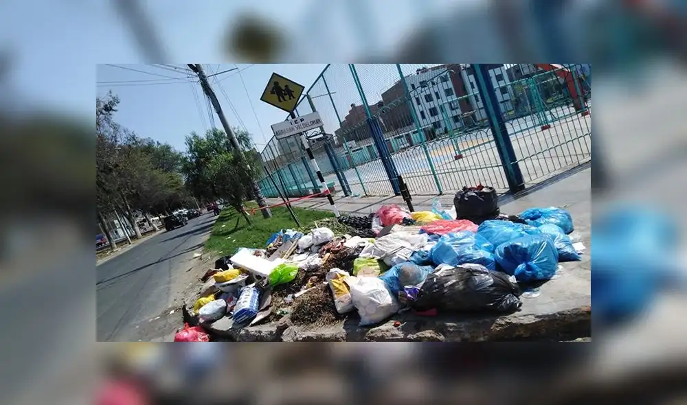 Trujillo: residuos son arrojados en esquina de una losa deportiva