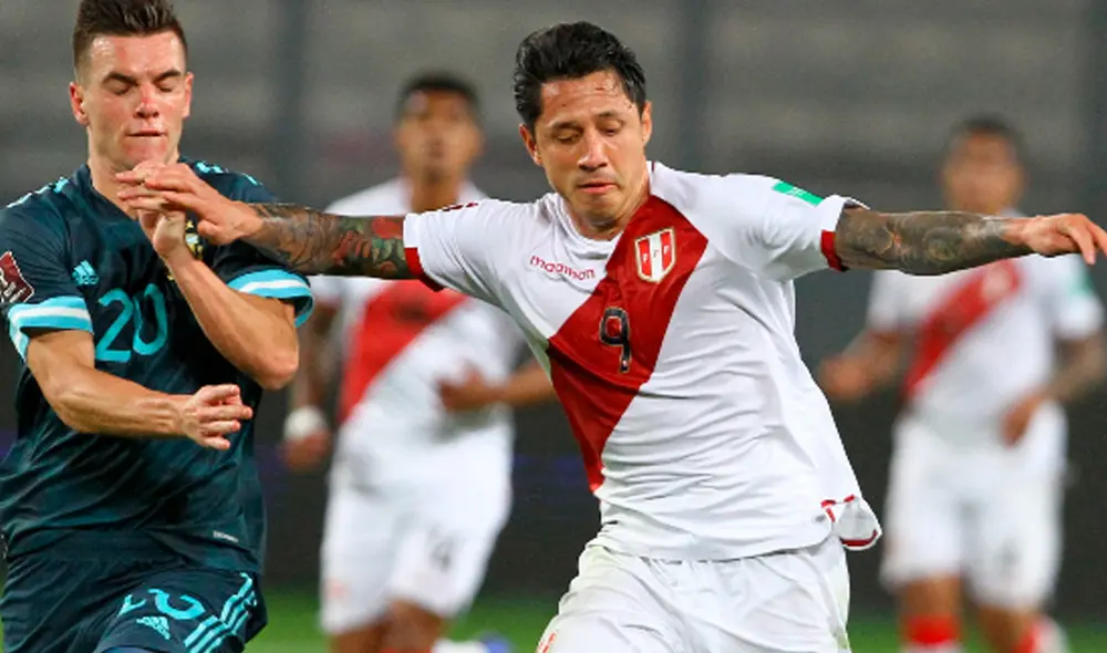 Gianluca Lapadula fue titular ante Argentina. Foto: EFE