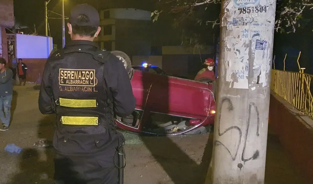 Vehículo quedó con las llantas hacia arriba, dejando dos personas heridas. Foto: Serenazgo de Gregorio Albarracín. Vehículo quedó con las llantas hacia arriba, dejando dos personas heridas. Foto: Serenazgo de Gregorio Albarracín.