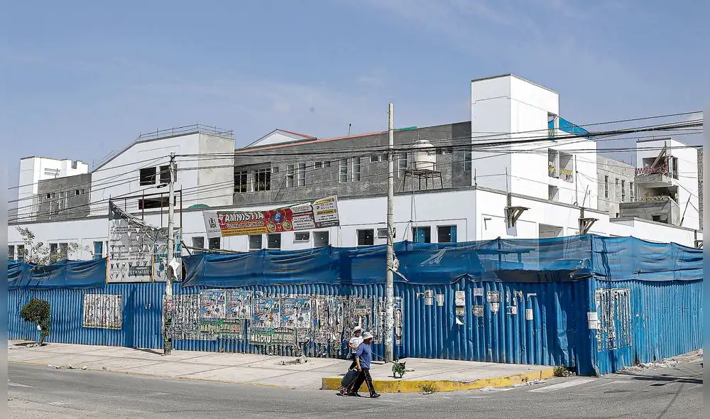 Hospital Maritza Campos. Este establecimiento fue ideado para atender a pacientes del Cono Norte de Arequipa, la obra está paralizada hace cuatro años por divergencias con constructora. Foto: Rodrigo Talavera/La República