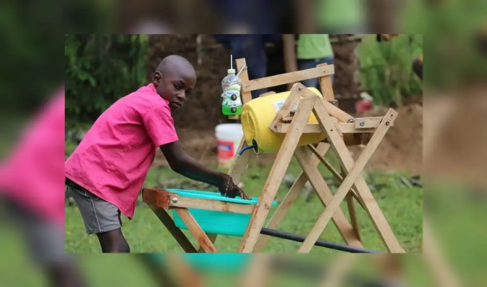 Stephen Wamukota ha sorprendido a todos con su ingenio para hacer retroceder al coronavirus. (Foto: Brian Ojamaa/Daily Nation) Stephen Wamukota ha sorprendido a todos con su ingenio para hacer retroceder al coronavirus. (Foto: Brian Ojamaa/Daily Nation)
