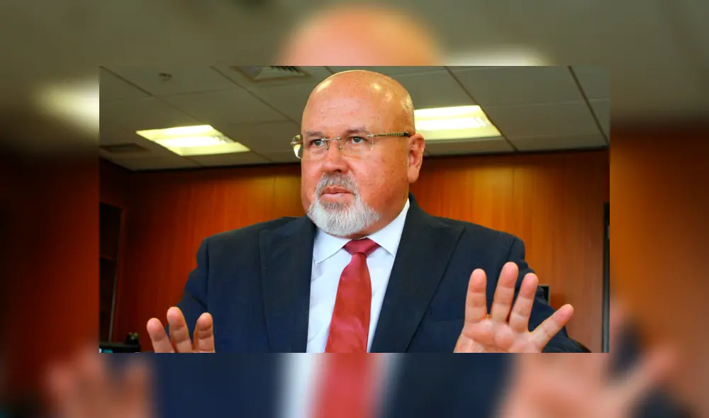 Carlos Bruce calificó como “absurda” una posible vacancia a Martín Vizcarra Carlos Bruce calificó como “absurda” una posible vacancia a Martín Vizcarra