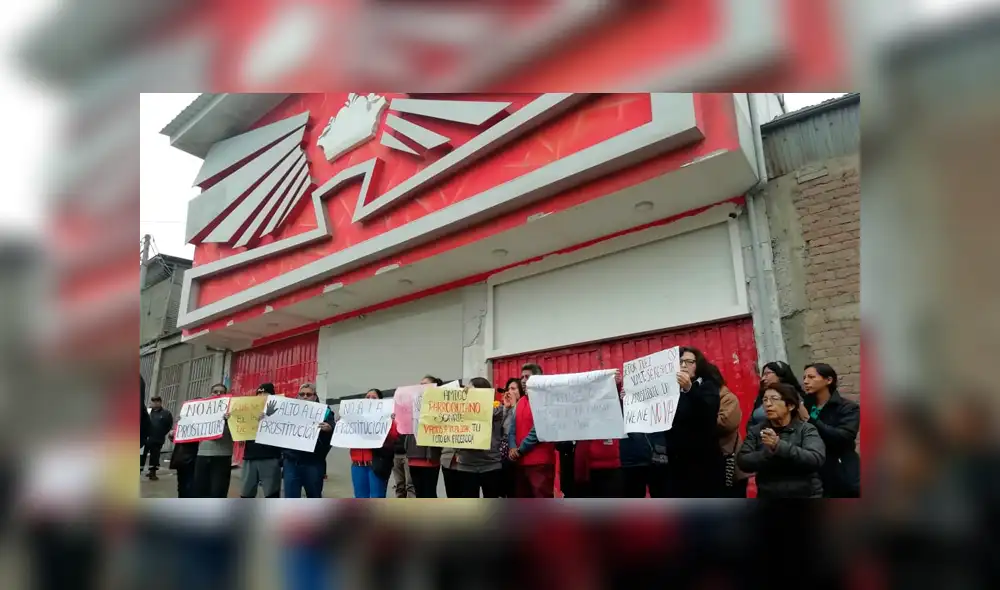 Vecinos señalan que local 'La Nené' es prostíbulo y exigen su clausura. Foto: GLR