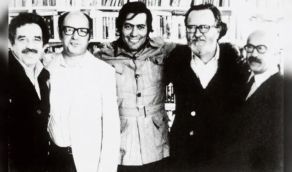La generación. Gabriel García Márquez, Jorge Edwards, Mario Vargas Llosa, José Donoso y el guionista Ricardo Muñoz en una reunión en 1974. La generación. Gabriel García Márquez, Jorge Edwards, Mario Vargas Llosa, José Donoso y el guionista Ricardo Muñoz en una reunión en 1974.