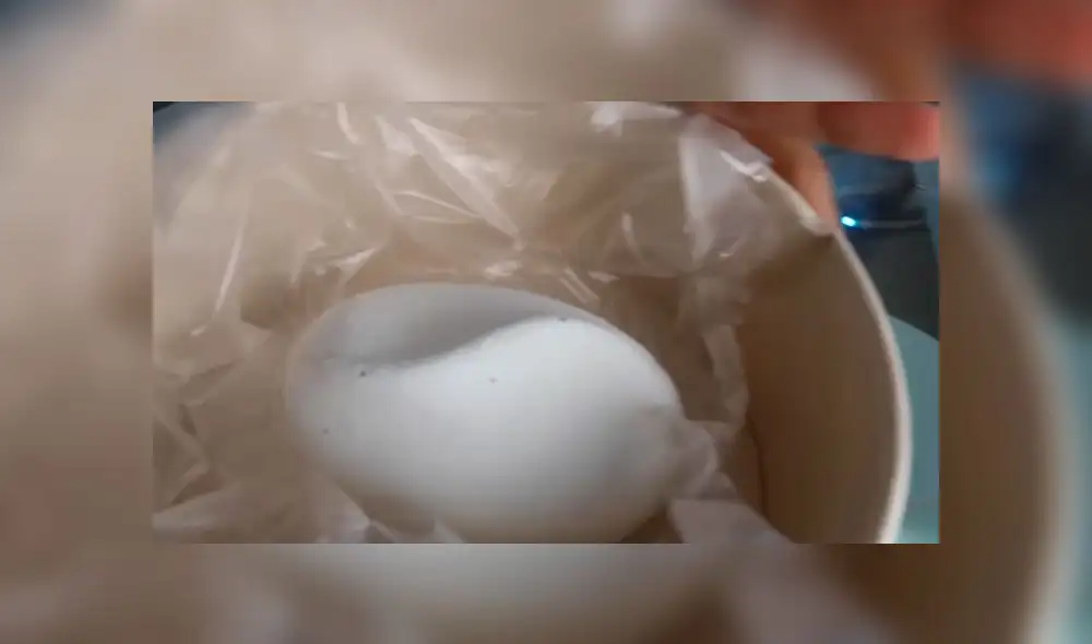 Desliza las imágenes para ver cómo luce este costoso postre vendido en una pastelería peruana. Foto: Desbalanceados/YouTube