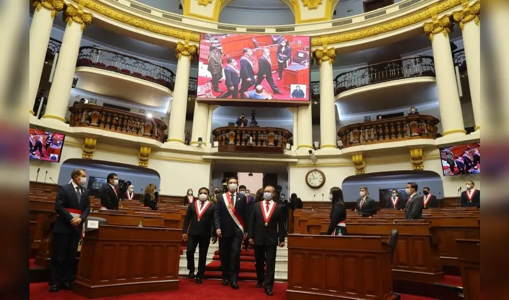 Martín Vizcarra llegando al hemiciclo del Congreso. Foto: Presidencia. Martín Vizcarra llegando al hemiciclo del Congreso. Foto: Presidencia.