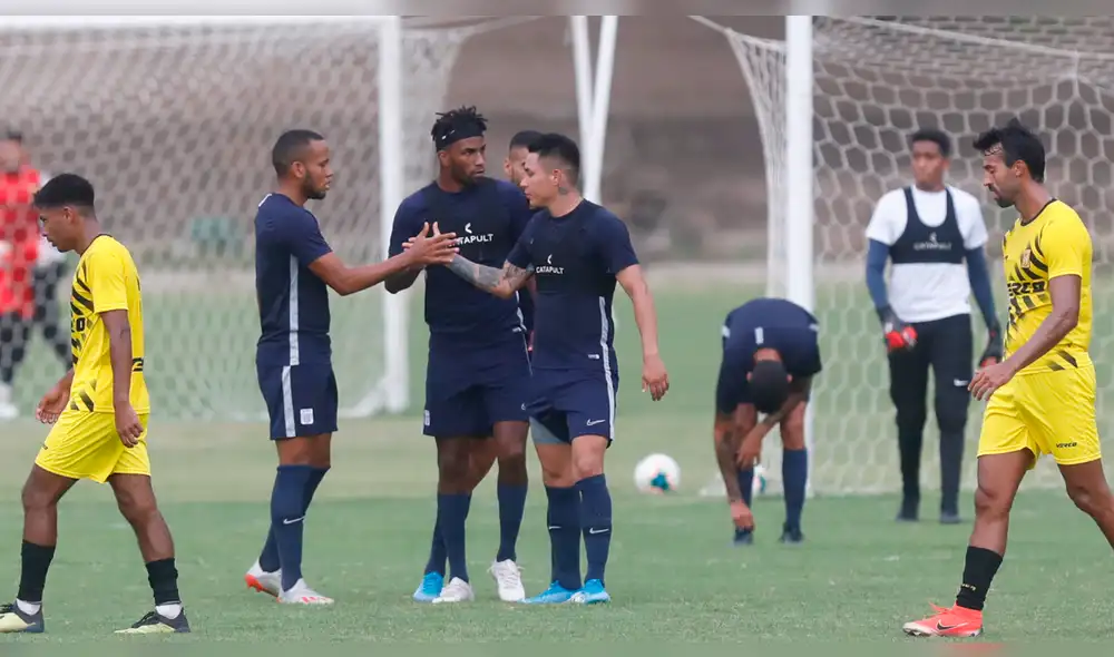 Hinchas de Alianza Lima parodian ampay de Carlos Ascues y Jean Deza [VIDEO]