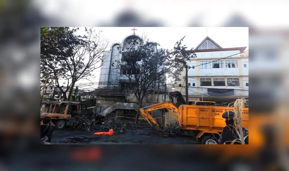 Padres usaron a hijas de 9 y 12 años para cometer atentado suicida en Indonesia Padres usaron a hijas de 9 y 12 años para cometer atentado suicida en Indonesia