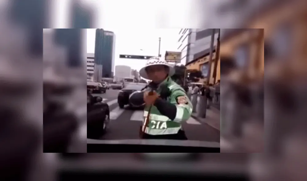 San Isidro: Policía apunta a chofer que se negó a ser intervenido. Foto: Captura San Isidro: Policía apunta a chofer que se negó a ser intervenido. Foto: Captura