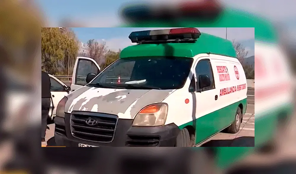 El furgón había sido pintado y confeccionado para simular un vehículo de salud. Foto: La Cuarta. El furgón había sido pintado y confeccionado para simular un vehículo de salud. Foto: La Cuarta.