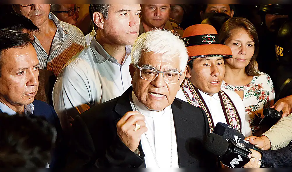 Comuneros dejan libre vía y esperan a diez ministros