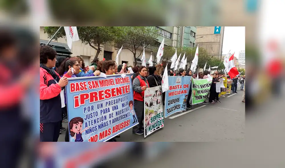 Trabajadores de Inabif realizaron plantón para reclamar mejoras salariales y abastecimiento de alimentos. Foto: SintraInabif