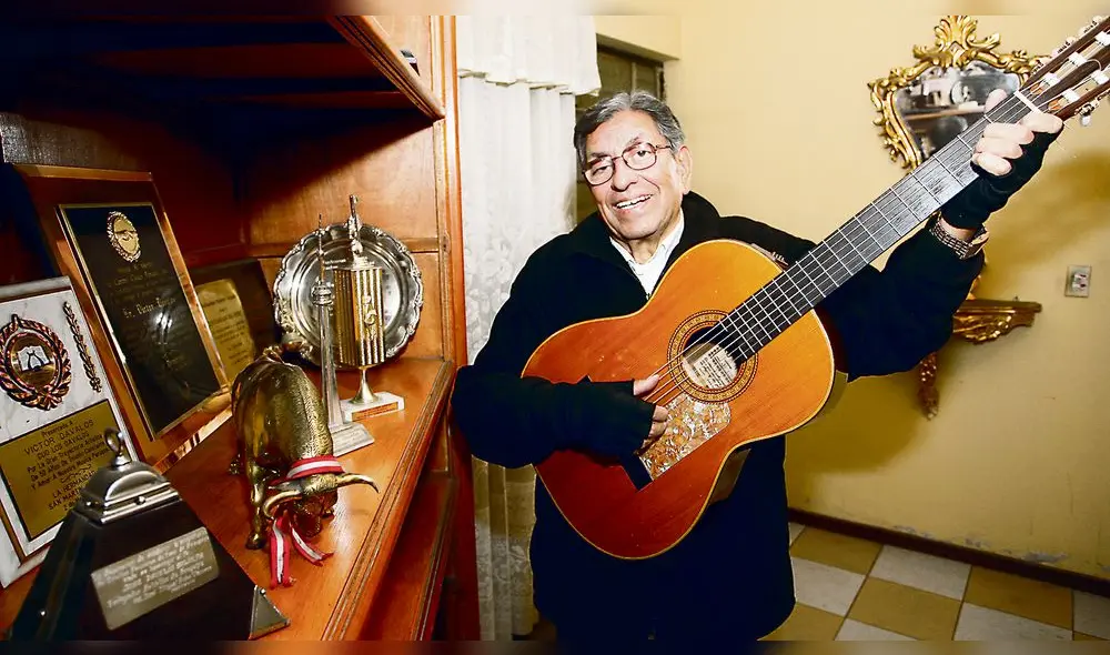 VICTOR DAVALOS
CANTANTE DE MUSISCA TIPICA AREQUIPEÑA
VICTOR DAVALOS
CANTANTE DE MUSISCA TIPICA AREQUIPEÑA