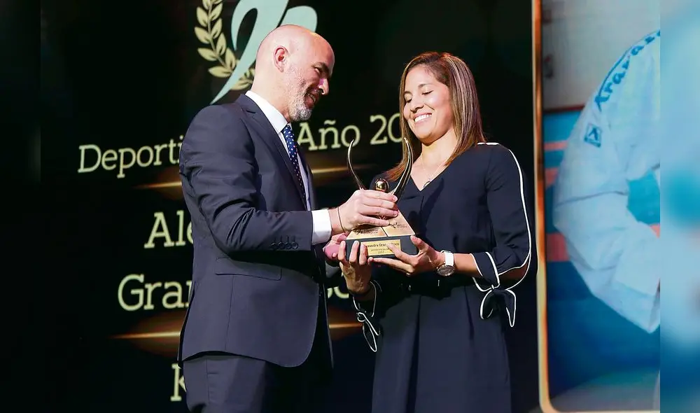 EL MINISTERIO DE EDUCACION E  IPD  PREMIARON A LOS  MEJORES DEPORTISTAS NACIONALES   2019  CON EL  " PREMIO NACIONAL DEL DEPORTE  "  CEREMONIA QUE  FUE  EL  24 DE MAYO DEL  2019   EN LA IMAGEN LA  KARATECA  PERUANA ALEXANDRA  GRANDE PREMIADA  COMO LA MEJOR DEPORTISTA DEL  2017  