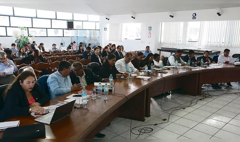 producen poco, pero cobran puntual. Los concejales de Arequipa dejaron una imagen muy pobre, su producción legislativa es una de las más bajas. producen poco, pero cobran puntual. Los concejales de Arequipa dejaron una imagen muy pobre, su producción legislativa es una de las más bajas.