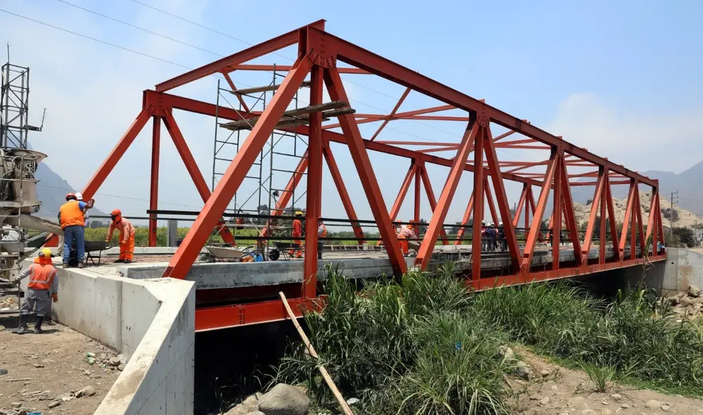 Camino vecinal se construye en gran parte con pavimento rígido o concreto. Foto Prensa MPT Camino vecinal se construye en gran parte con pavimento rígido o concreto. Foto Prensa MPT