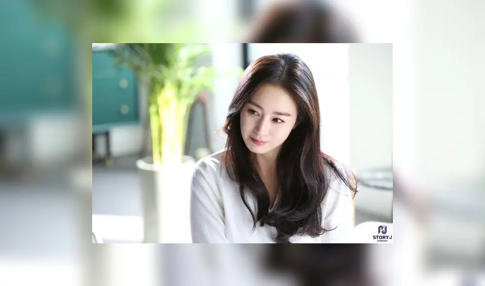 Fotografía de Kim Tae Hee durante las grabaciones para la campaña de la marca italiana La Cloud. Fotografía de Kim Tae Hee durante las grabaciones para la campaña de la marca italiana La Cloud.