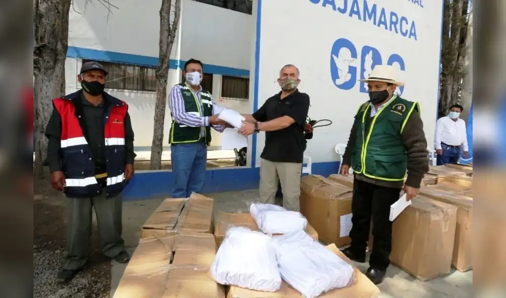 Entregan 30 000 mascarillas a ronderos de Cajamarca