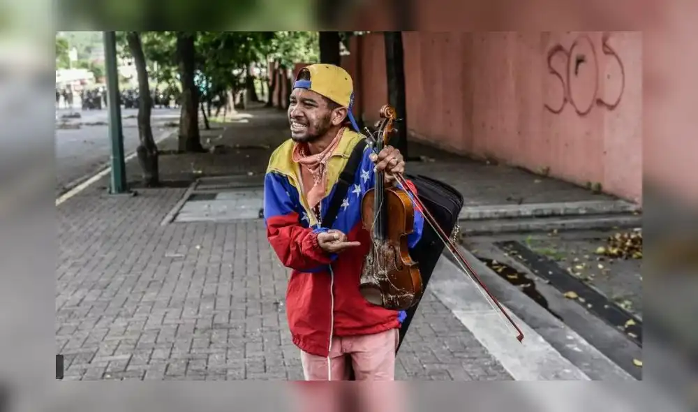 Así reaccionó Venezuela ante lágrimas de un violinista atacado por policías [VIDEO]
