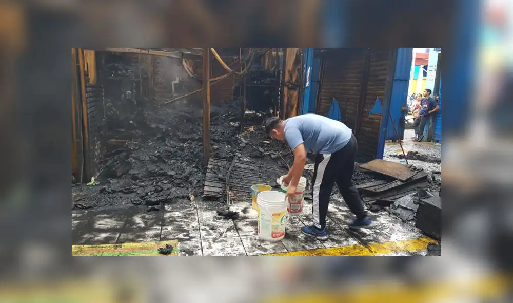 El incendio se habría originado producto de trabajos de soldadura. (Foto: Cristhian Moreno / La República) El incendio se habría originado producto de trabajos de soldadura. (Foto: Cristhian Moreno / La República)