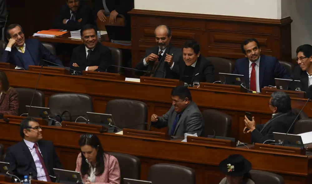 Incidencias durante el Pleno del Congreso [FOTOS]