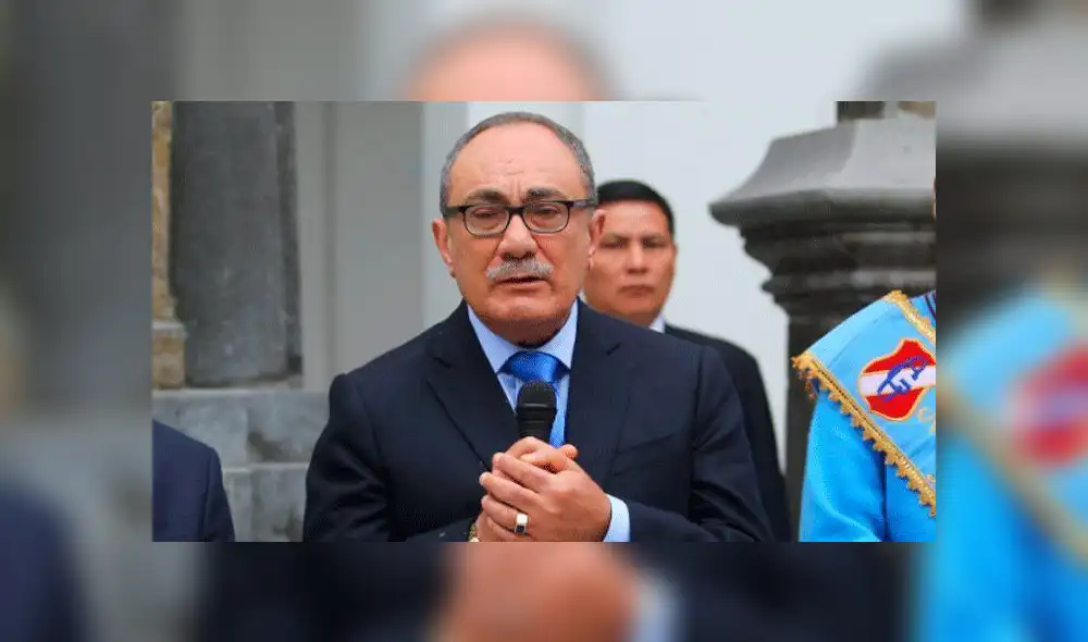 Ministro de Educación respalda que se ponga en stand by "Ley de esclavo juvenil" 