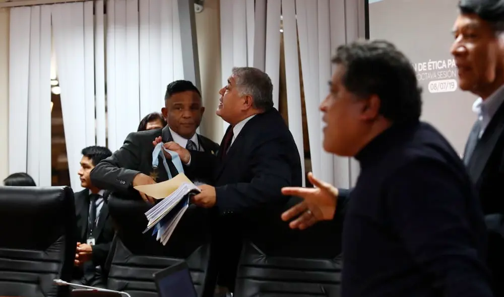 Empresarios que denunciaron a Úrsula Letona fueron retirados de la Comisión de Ética