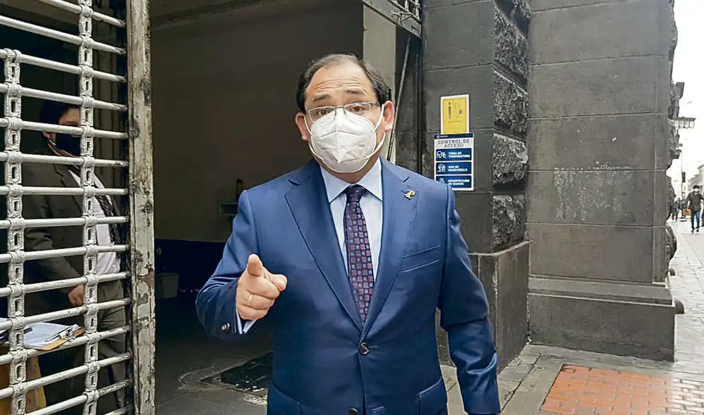 Defensa. Fernando Ugaz pidió que definan competencia. Foto: Carla Cruz/URPI La República Defensa. Fernando Ugaz pidió que definan competencia. Foto: Carla Cruz/URPI La República