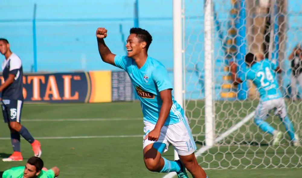 El joven delantero nacional regresó a Sporting Cristal procedente del Vitoria Guimaraes de Portugal.