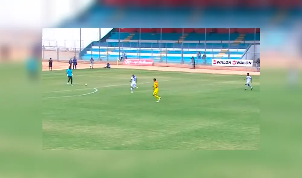 El arquero del Santa Rosa, Mauricio Mafla, cometió un error que le sirvió al Alianza Atlético para encajar un tanto. El arquero del Santa Rosa, Mauricio Mafla, cometió un error que le sirvió al Alianza Atlético para encajar un tanto.