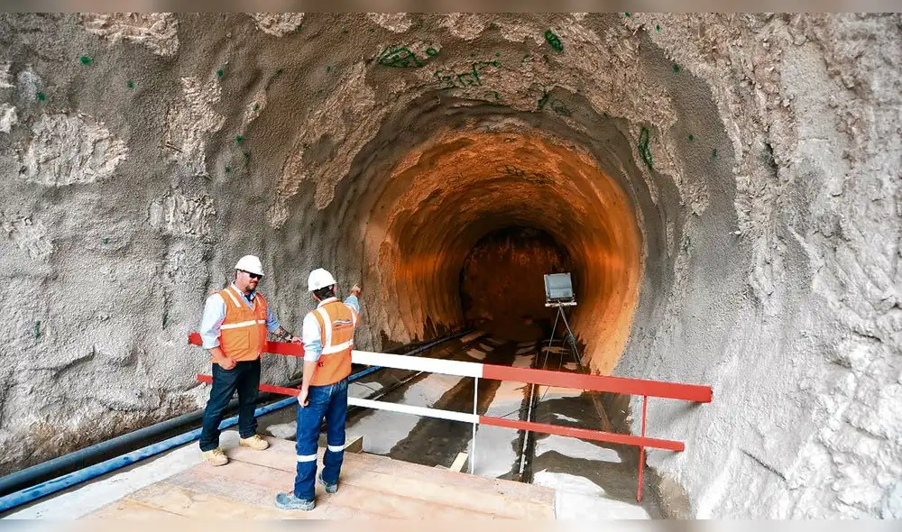 obras abandonadas. Este es el túnel trasandino, trabajos abandonados hace dos años y siete meses, mientras no se resuelvan las controversias. Por aquí debía trasvasarse el agua.