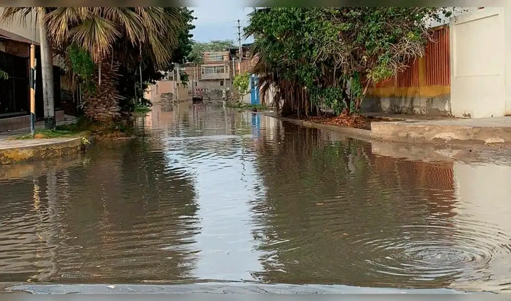 Lluvia inunda calles de Piura Lluvia inunda calles de Piura