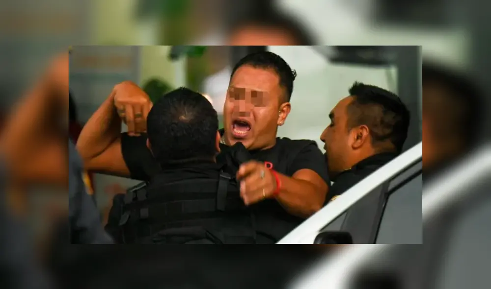 El padre de Eduardo intenta llegar al cuerpo de su hijo. Foto: El Universal.