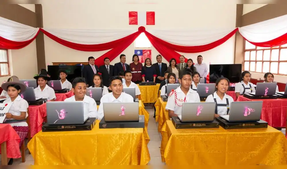 Áncash: colegio de Caraz quedó entre los mejores en feria de investigación en Brasil