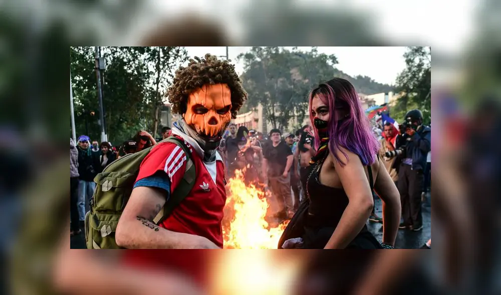 Los chilenos salieron a protestar de una forma peculiar por Halloween. Los chilenos salieron a protestar de una forma peculiar por Halloween.