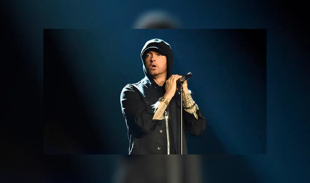 Desliza las imágenes de Google Translate hacia la izquierda para descubrir el inusual resultado con el nombre de Eminem. Desliza las imágenes de Google Translate hacia la izquierda para descubrir el inusual resultado con el nombre de Eminem.
