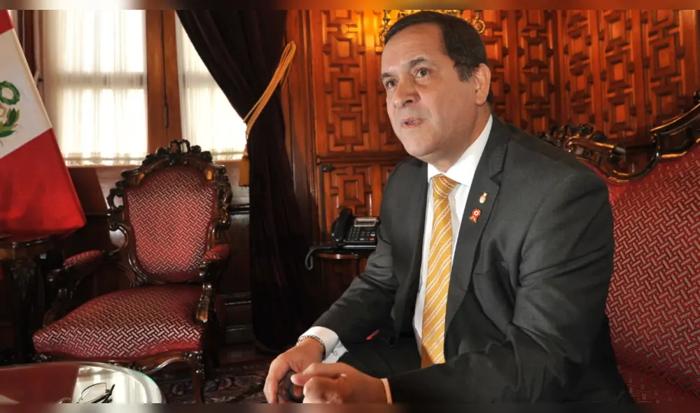 Iberico: "No es la forma más grata de ingresar al Congreso, pero la ley es la ley" Iberico: "No es la forma más grata de ingresar al Congreso, pero la ley es la ley"