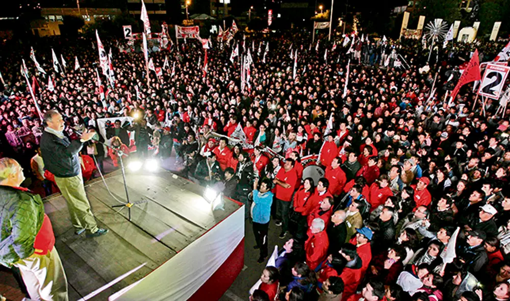 Distanciamiento social. Mientras no haya una vacuna contra la COVID-19, las grandes concentraciones de personas, como los mítines, deberán evitarse. Distanciamiento social. Mientras no haya una vacuna contra la COVID-19, las grandes concentraciones de personas, como los mítines, deberán evitarse.