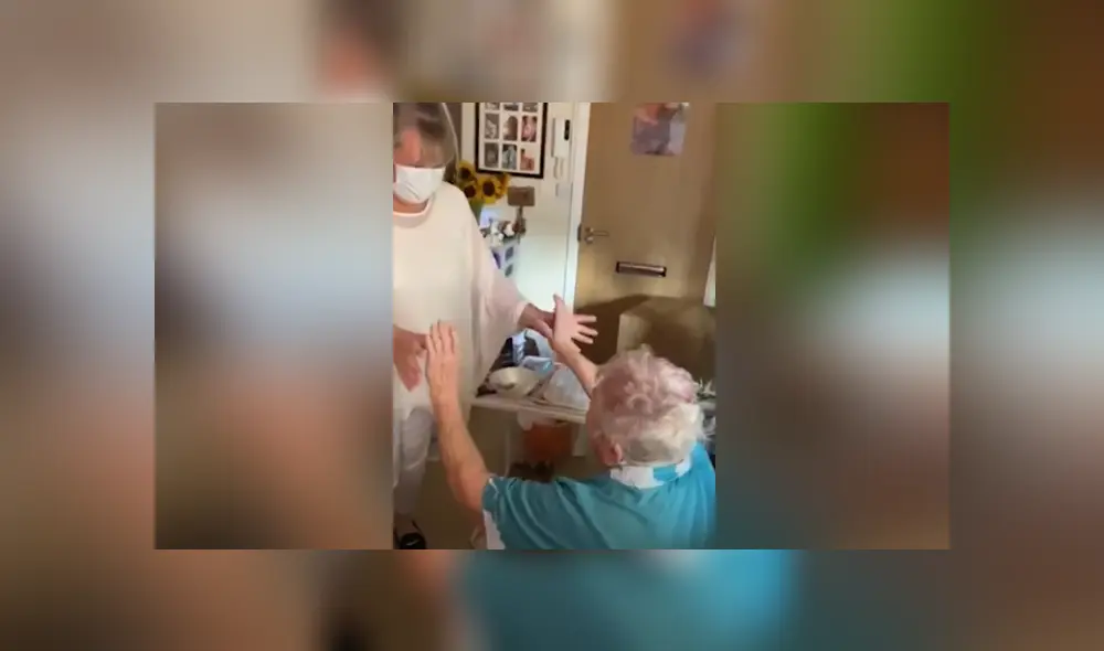 Una mujer volvió a ver a su madres tras estar varios meses alejada de ella. Foto: YouTube Una mujer volvió a ver a su madres tras estar varios meses alejada de ella. Foto: YouTube