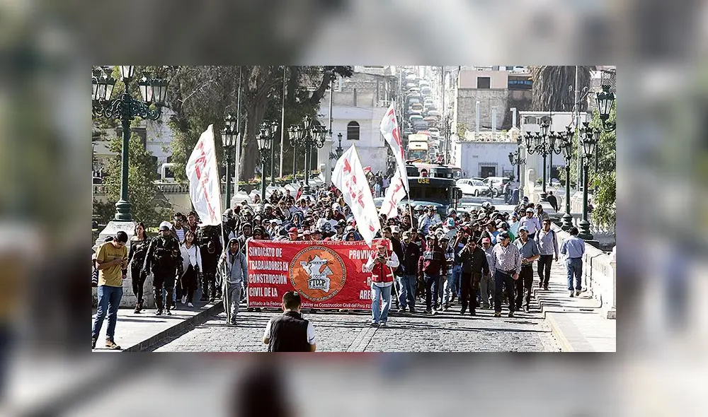 Con marchas acataron paro en regiones Arequipa, Moquegua y Puno Con marchas acataron paro en regiones Arequipa, Moquegua y Puno