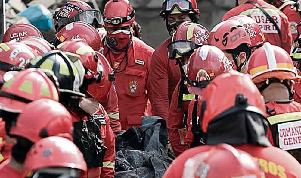 Dolor. Los restos del obrero fueron rescatados al mediodía. Foto: Jorge Cerdán.