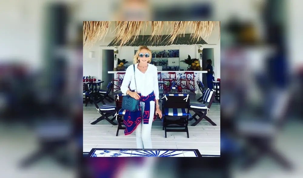 Laura Bozzo impacta con traje de baño en playa de México [FOTO]