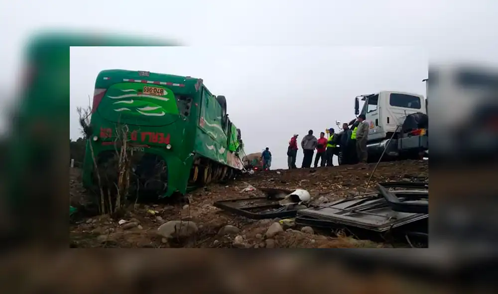 Dos muertos y doce heridos tras accidente en la Panamericana Sur [VIDEO]